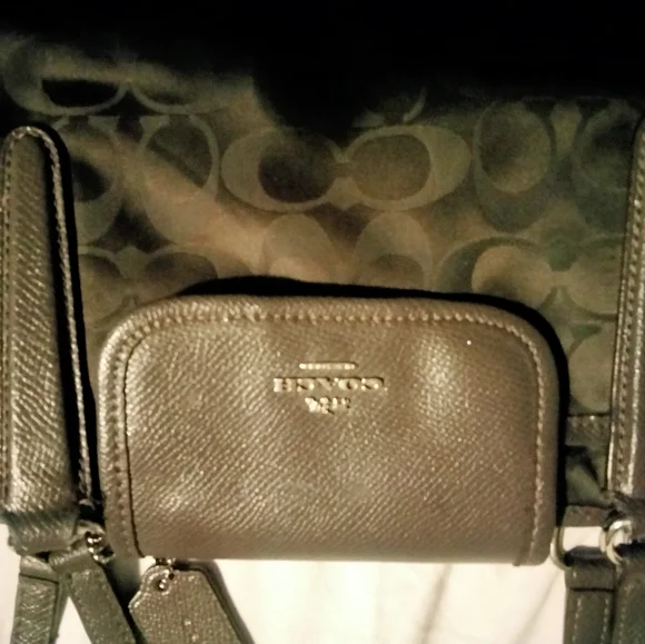 Purses - Picture 8 of 9